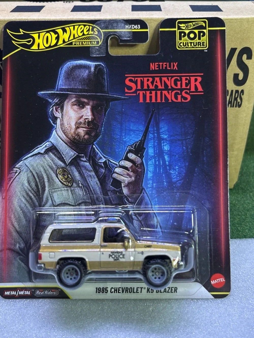 Hot wheels Premium Stranger Things 1985 Chevrolet K5 Blazer - White & Gold